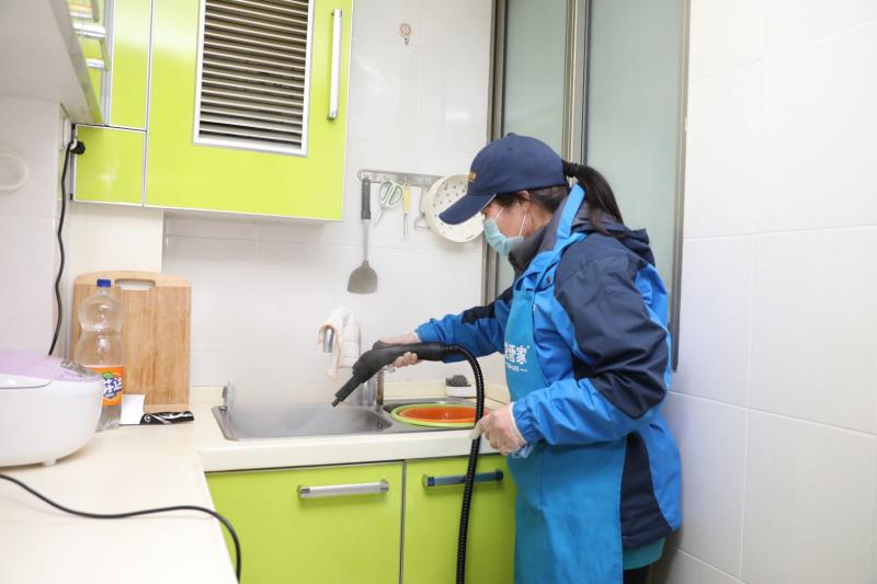 上海家政企業(yè)復(fù)工超九成 住家保姆緊俏，鐘點工市場面臨“人多活少”困局